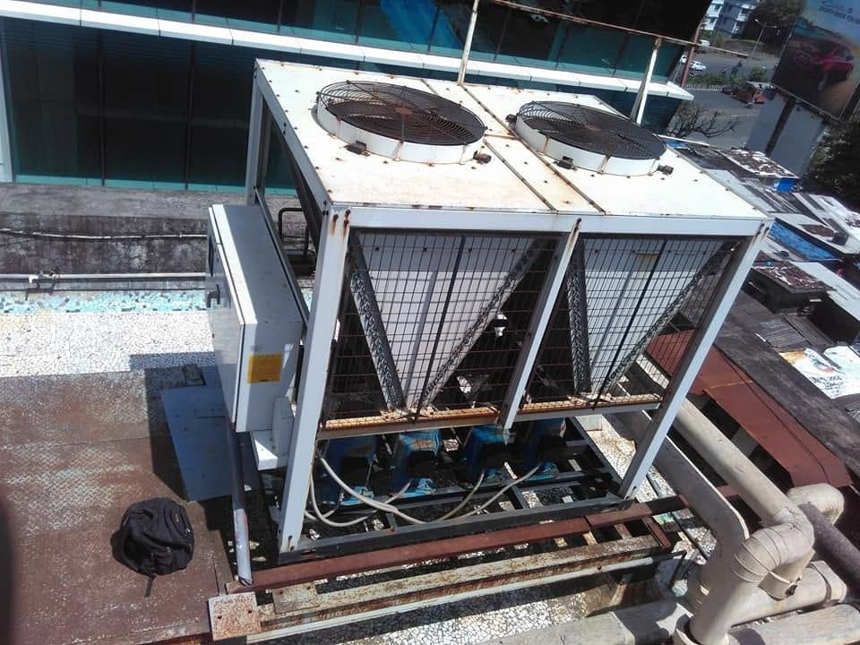 Air cooled chiller outdoor unit
